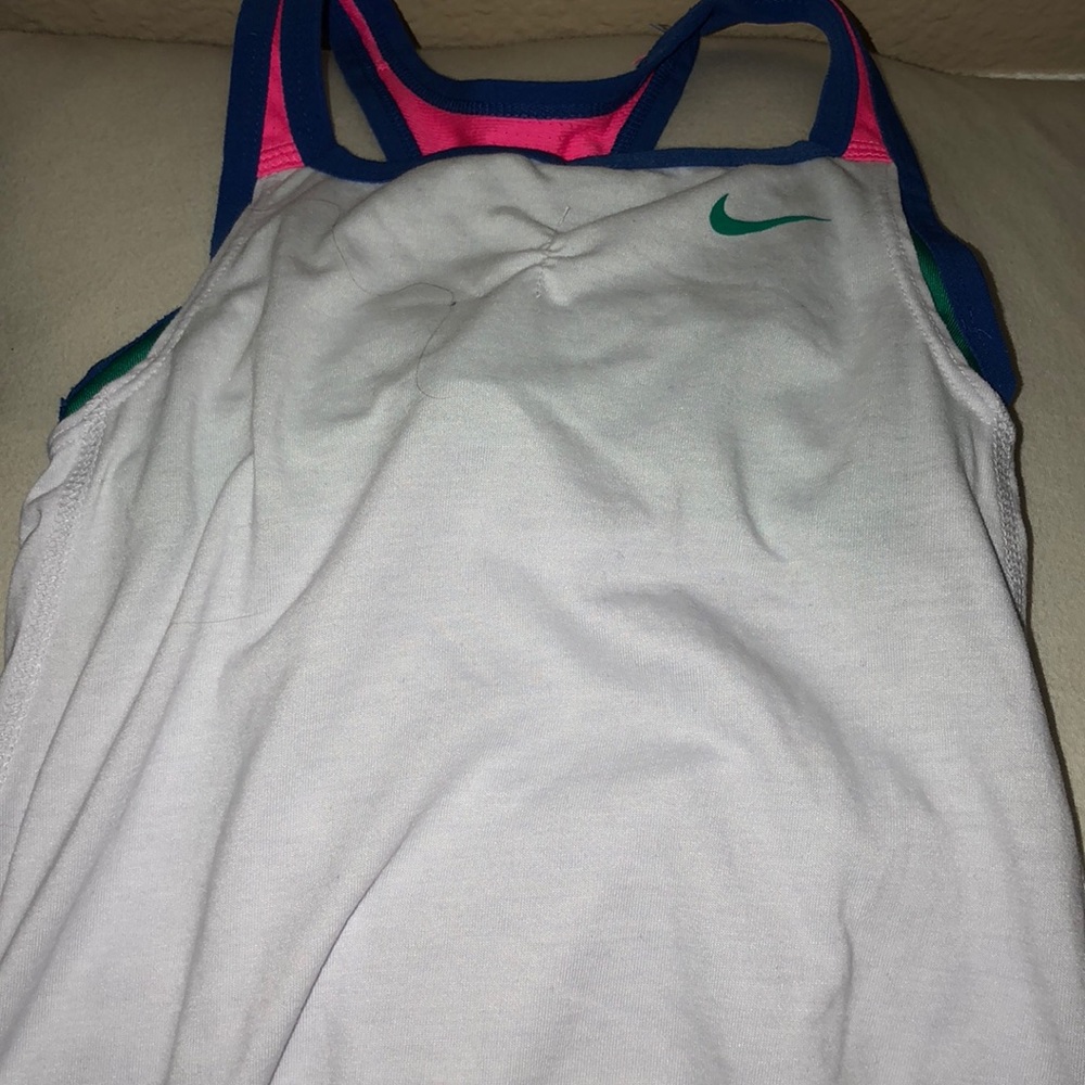 Nike girls tank to with built in sports bra